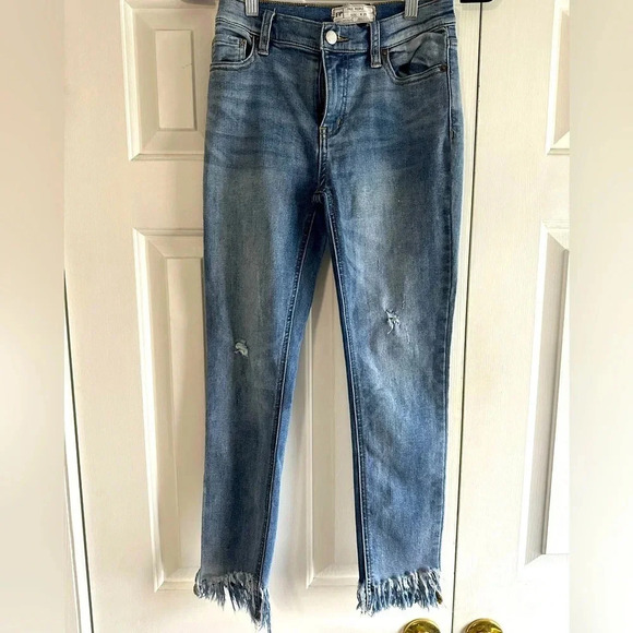 Free People light wash, straight leg, raw hem Jeans Size 26 - Picture 2 of 6